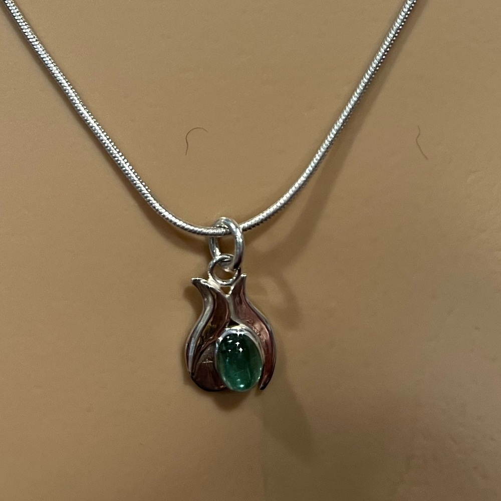 NWT Sterling Green Tourmaline Pendant with 22” Snake Chain